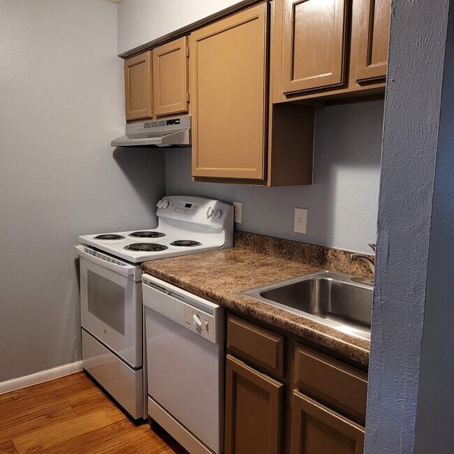 Photo - 200 S Ingalls St Unidad 4