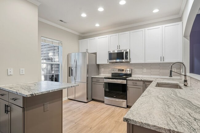Photo - 3 Bedroom, 2.5 Bathroom Townhouse with Fen...