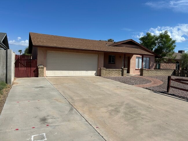 7222 W Rose Ln