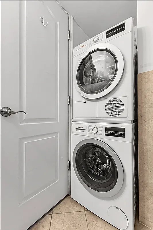 Photo - 350 W 21st St Unidad 2