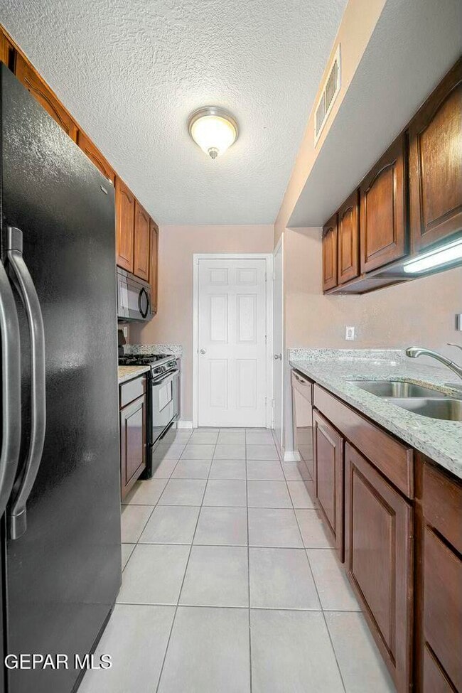 Photo - 3332 Wayside St