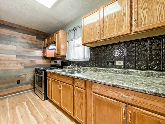 Completely Renovated 1 Bed 1 Bath House - Completely Renovated 1 Bed 1 Bath House