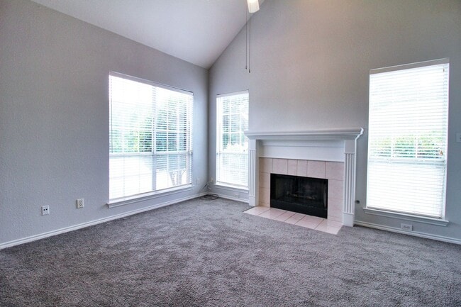 Photo - 8435 Creekside Cir