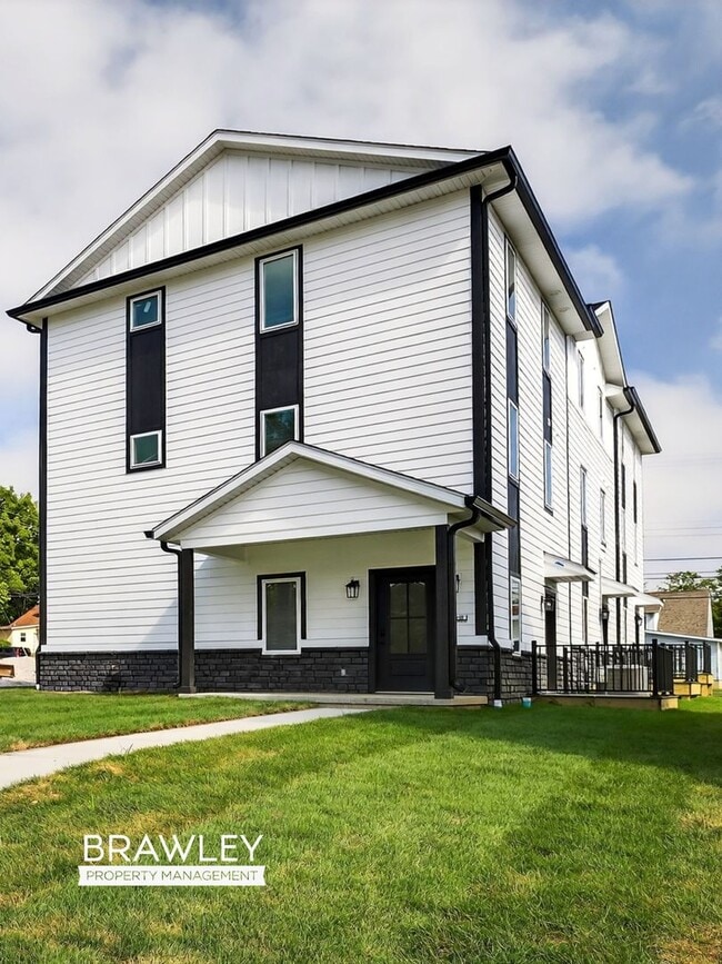 Building Photo - 422 E Cottage Grove Ave