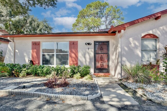 Building Photo - Beautifully Remodeled 1 bed 1 bath Villa n...