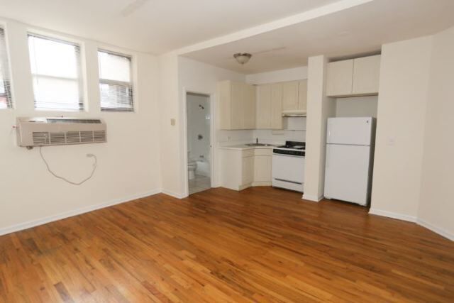 Photo - 922 W Dakin St Unit 011