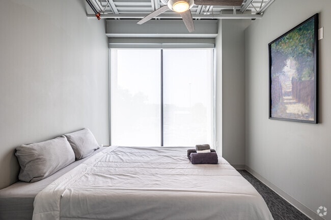 3BR, 2BA - 1271 SF