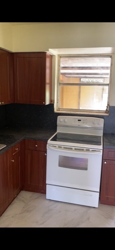 Photo - 530 NE 138th St