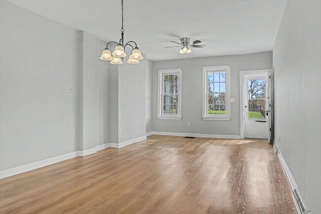 Photo - 203 N DuPont St