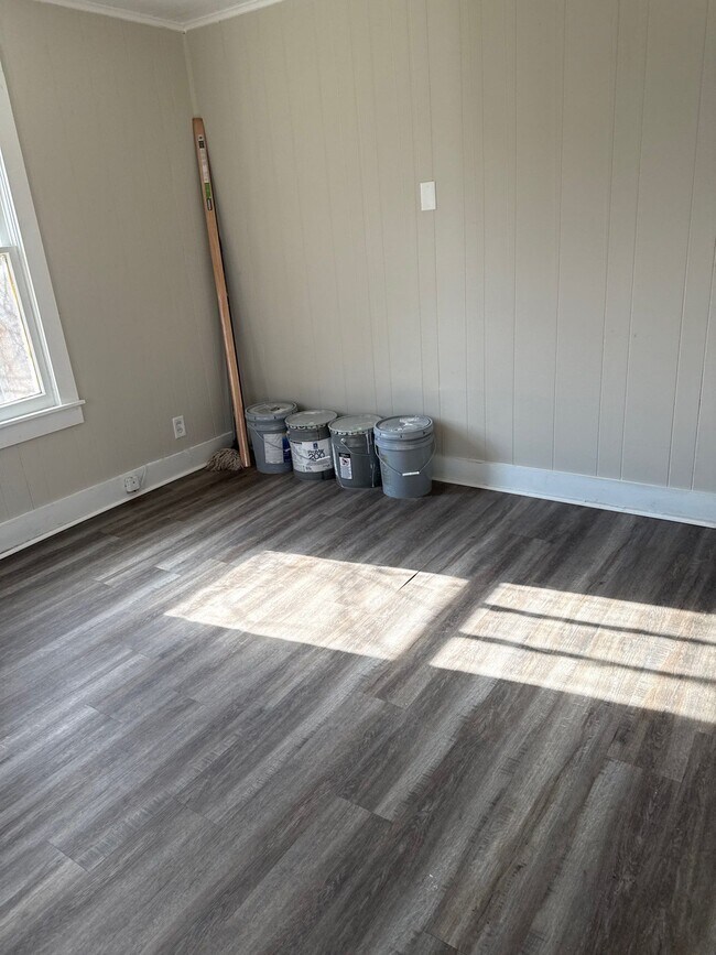 Photo - 144 Midland St