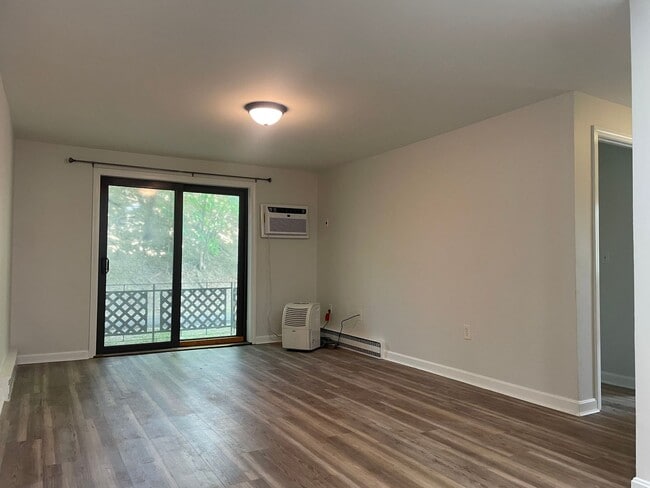 Photo - Recently updated 2 bedroom condo in charmi...