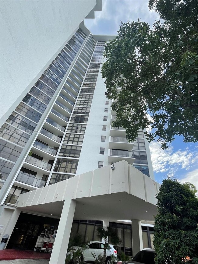Building Photo - 18181 NE 31st Ct Unit 305
