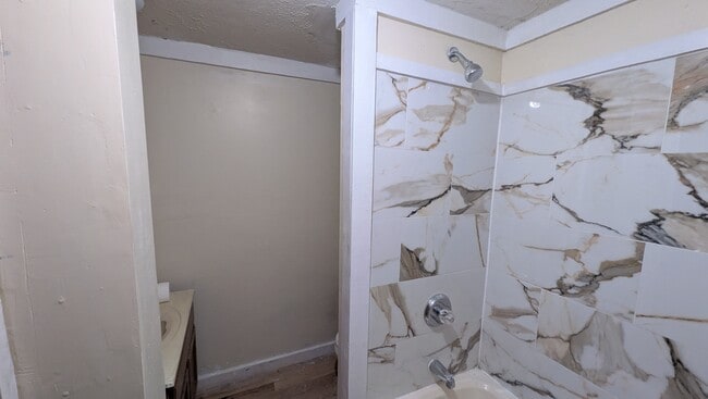 Photo - 2721 Wood St Unidad upstairs