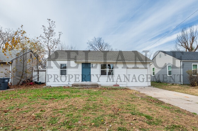 Building Photo - 1631 S Fern St