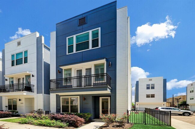 Building Photo - 2222 McGowen St Rental