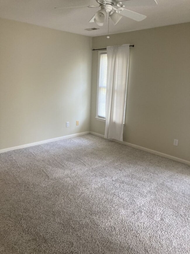 Photo - Large 3 bedroom in Jamestown subdivision!!