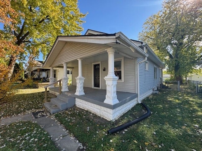 Building Photo - South Side Three Bedroom Bungalow