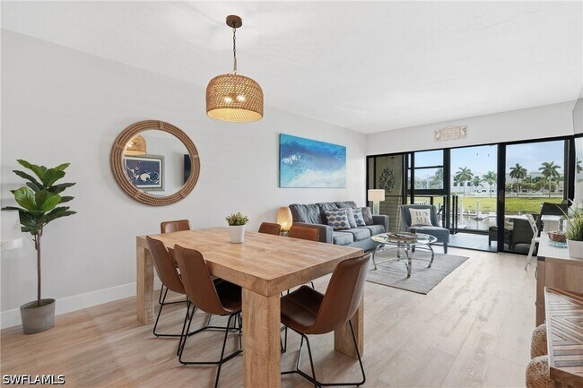 Photo - 803 River Point Dr Unidad 107B