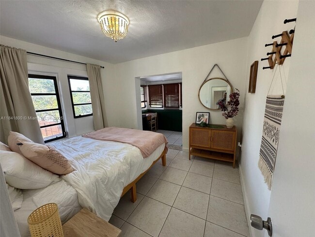 Photo - 3901 SW 6th St