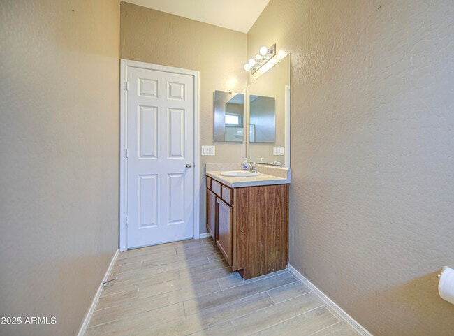 Building Photo - 6826 W Charter Oak Rd Rental