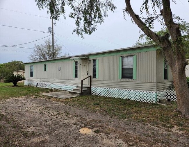 Building Photo - 2 Bed 1.5 Bath