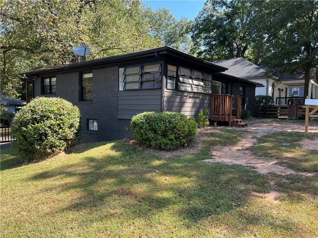 Building Photo - 1215 Westview Dr SW