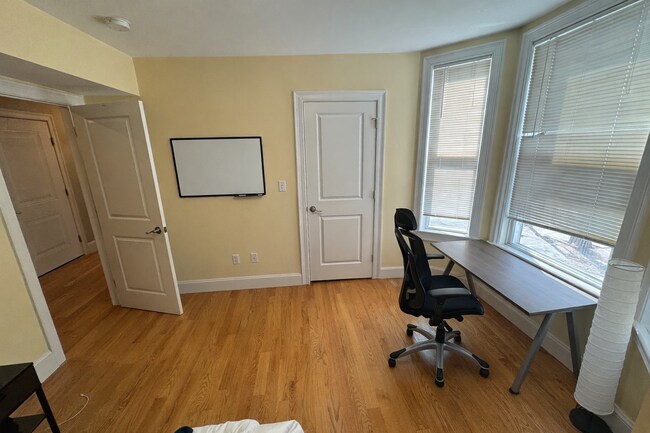 Photo - 183 River St Unidad 2