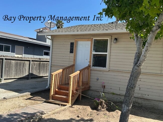 Building Photo - MONT1700 Unit A