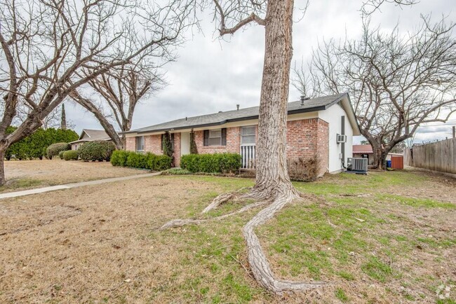 2130 E Crosby Rd Rental For Rent in Carrollton, TX 