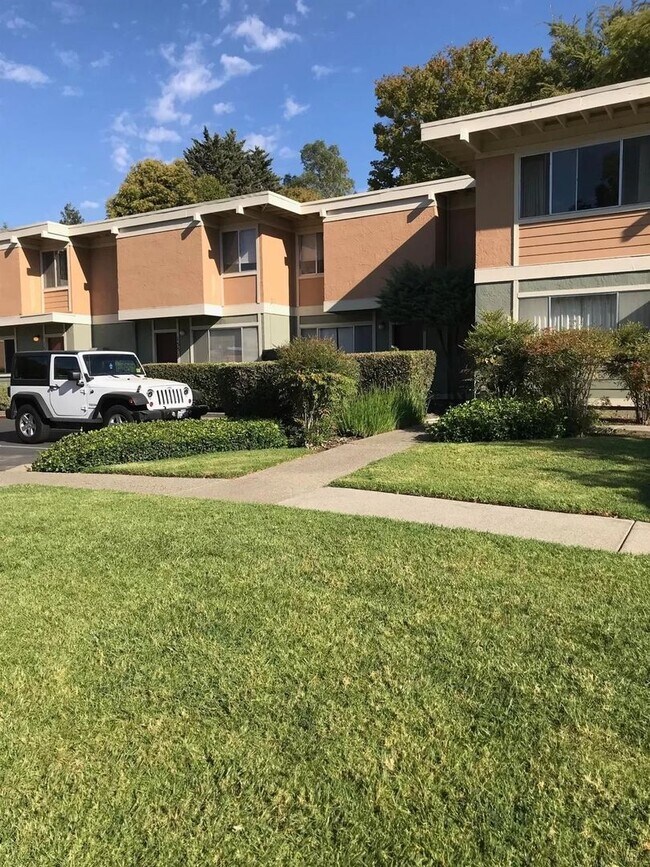 Photo - Davis 3 bedroom 2 bath condo in a great location-Fall rental