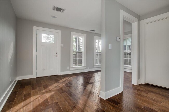 Photo - 4500 Avenue H