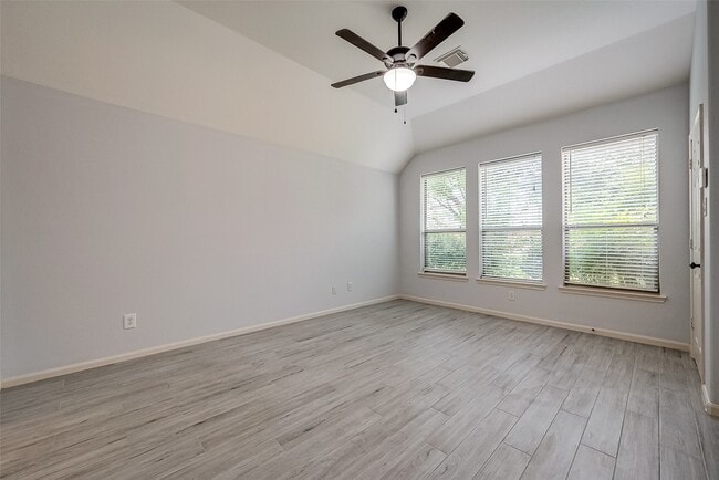 Building Photo - 18302 N Elizabeth Shore Loop