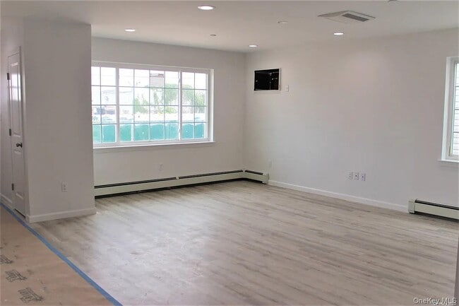 Photo - 69-03 Bayfield Ave