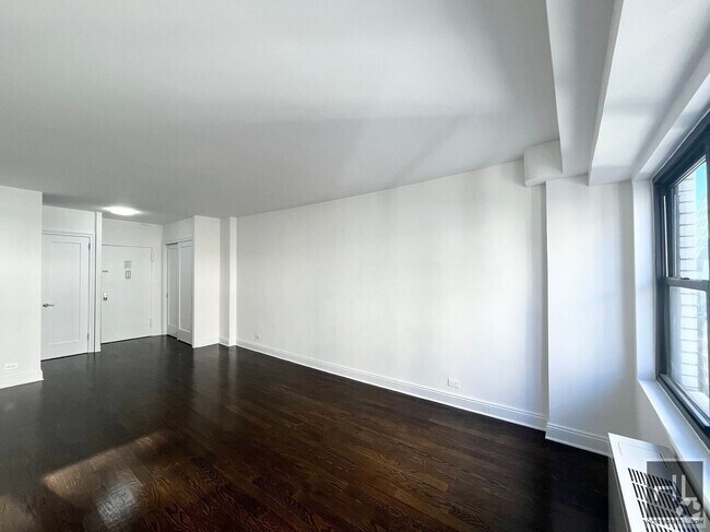 Building Photo - Luxury 5th Avenue Studio Rental