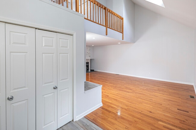 Photo - 7 Exeter Ct