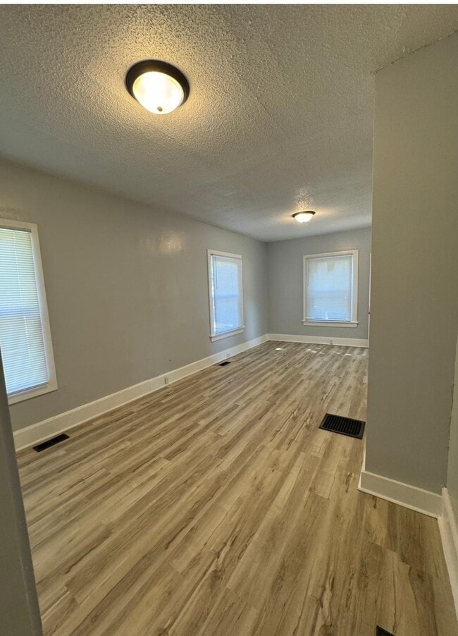 Building Photo - 1036 Van Buren St Rental