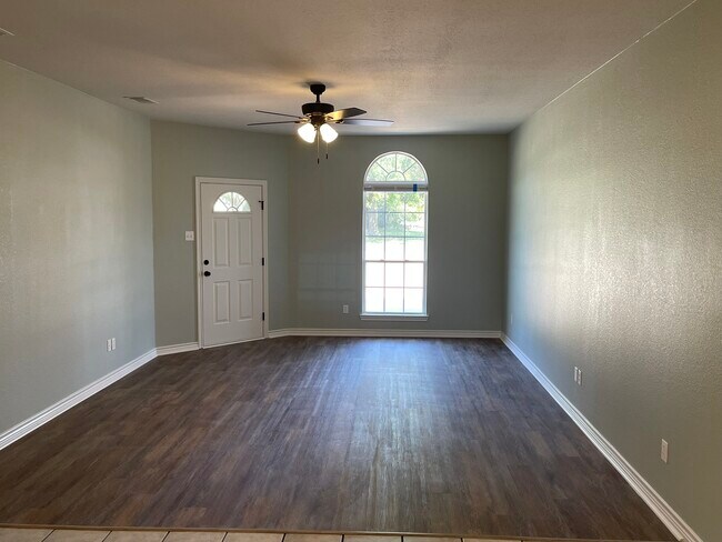 Photo - 421 W Thomas St