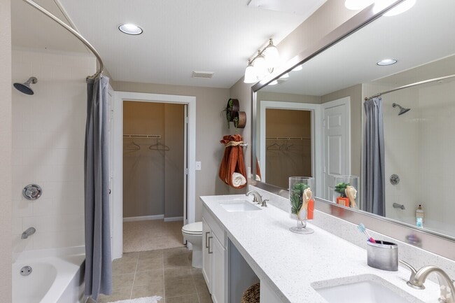 Photo - Designer Finishes. Resort-Style Amenities. Unidad BTC1