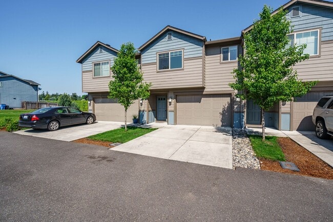 Photo - Easy I-205 Access - 3 Bedroom 2.5 Bath Townhouse