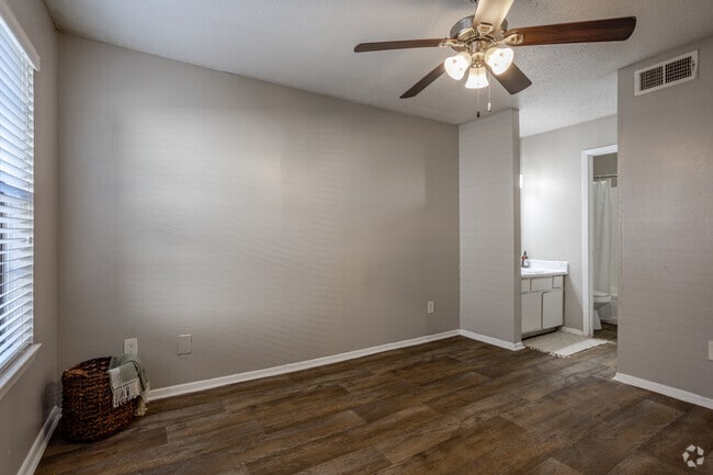 2BR, 2BA - 859SF - Bedroom - 5636 Apartment Homes