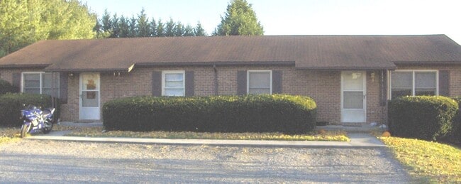 Building Photo - 2 Bedroom 1 Bath Duplex Rental