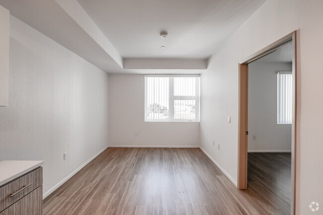 1BR, 1BA - 480SF - Living/ Dining Room