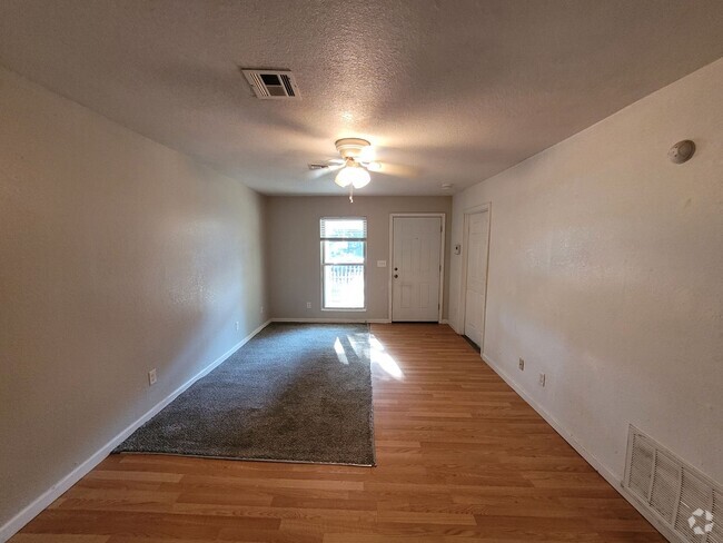 Building Photo - $950 - 2 bedroom/ 2 bathroom - Single Fami... Rental