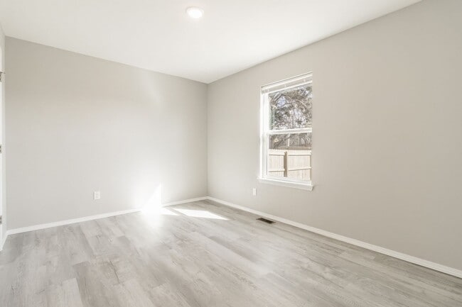 Photo - Great four-bedroom home in Northwest Springfield