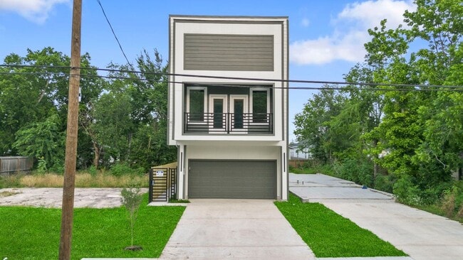 Photo - 6631 Foster St