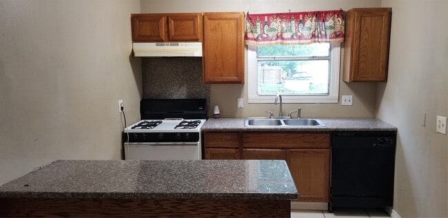 Photo - 4515 White Rock St