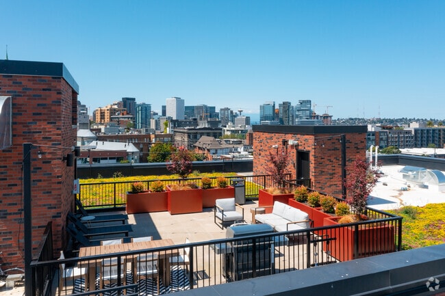 Rooftop Deck - Woodworth Apartments | Vibrant & Luxurious...