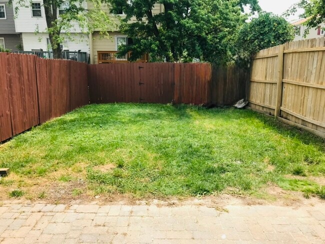 Photo - 320 Roanoke Dr SE