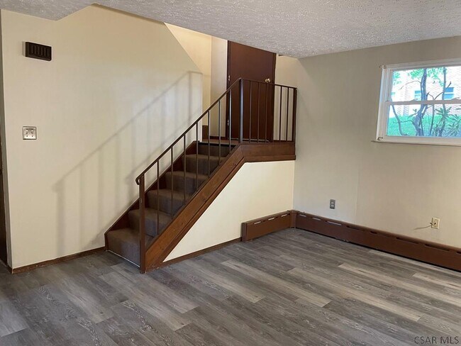 Photo - 2855 Bedford St