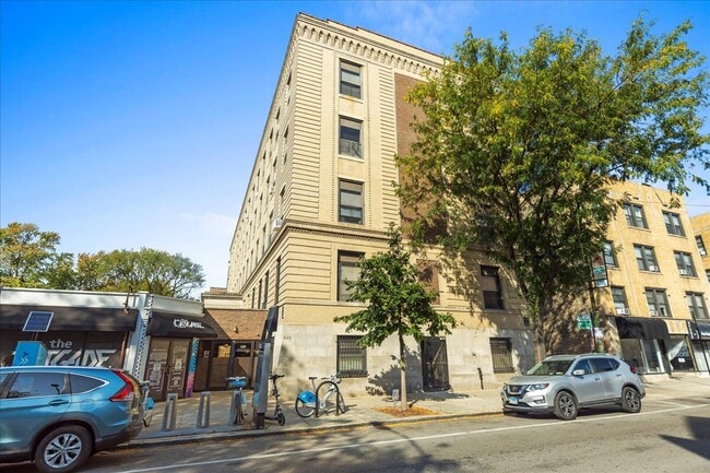 Building Photo - 620 W Belmont Ave Unit 006